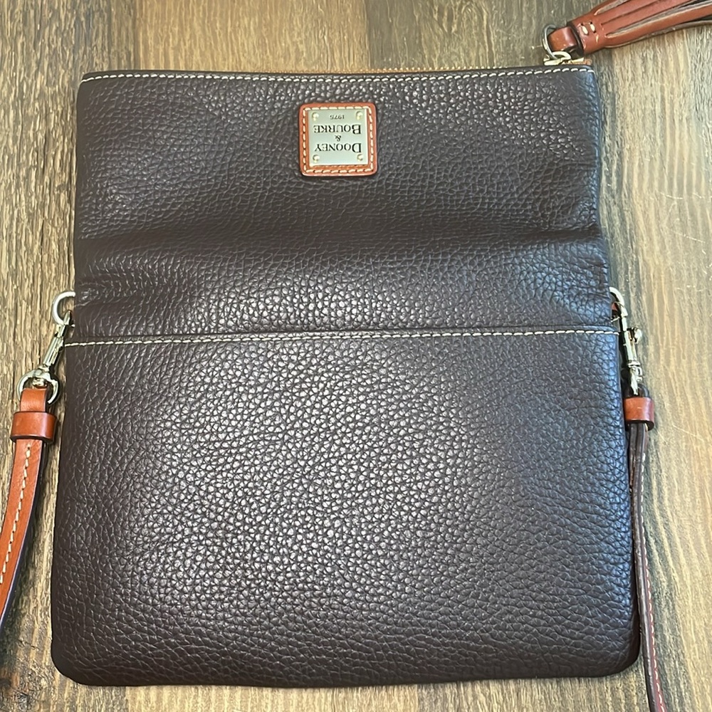 Dooney & Bourke Small Foldover Zip Crossbody in Pebble Grain Leather in Brown - Picture 5 of 16